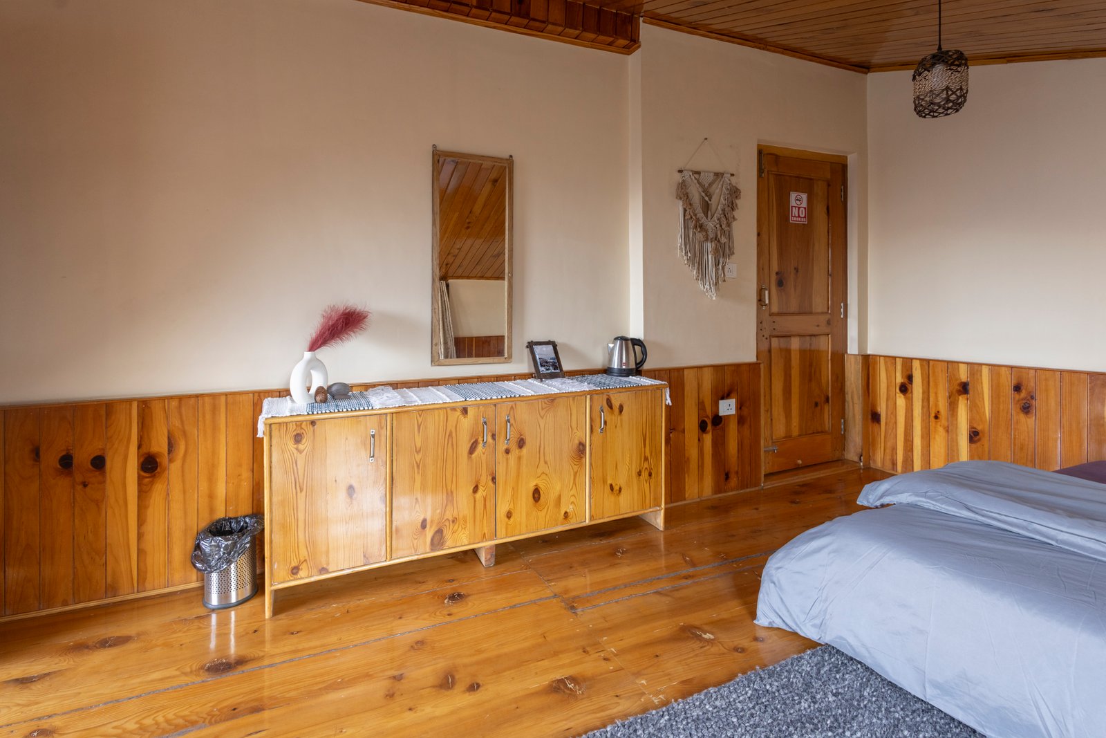 Mountain Gaze Room